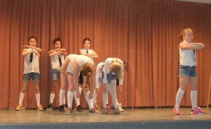 De hip hop groep van KDO DAG tijdens open podium 2016