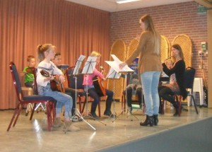 Jeugdorkest tijdens open podium 2016